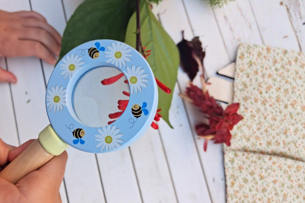 PRICE FOR TWO AUSSIE BEE MAGNIFYING GLASSES