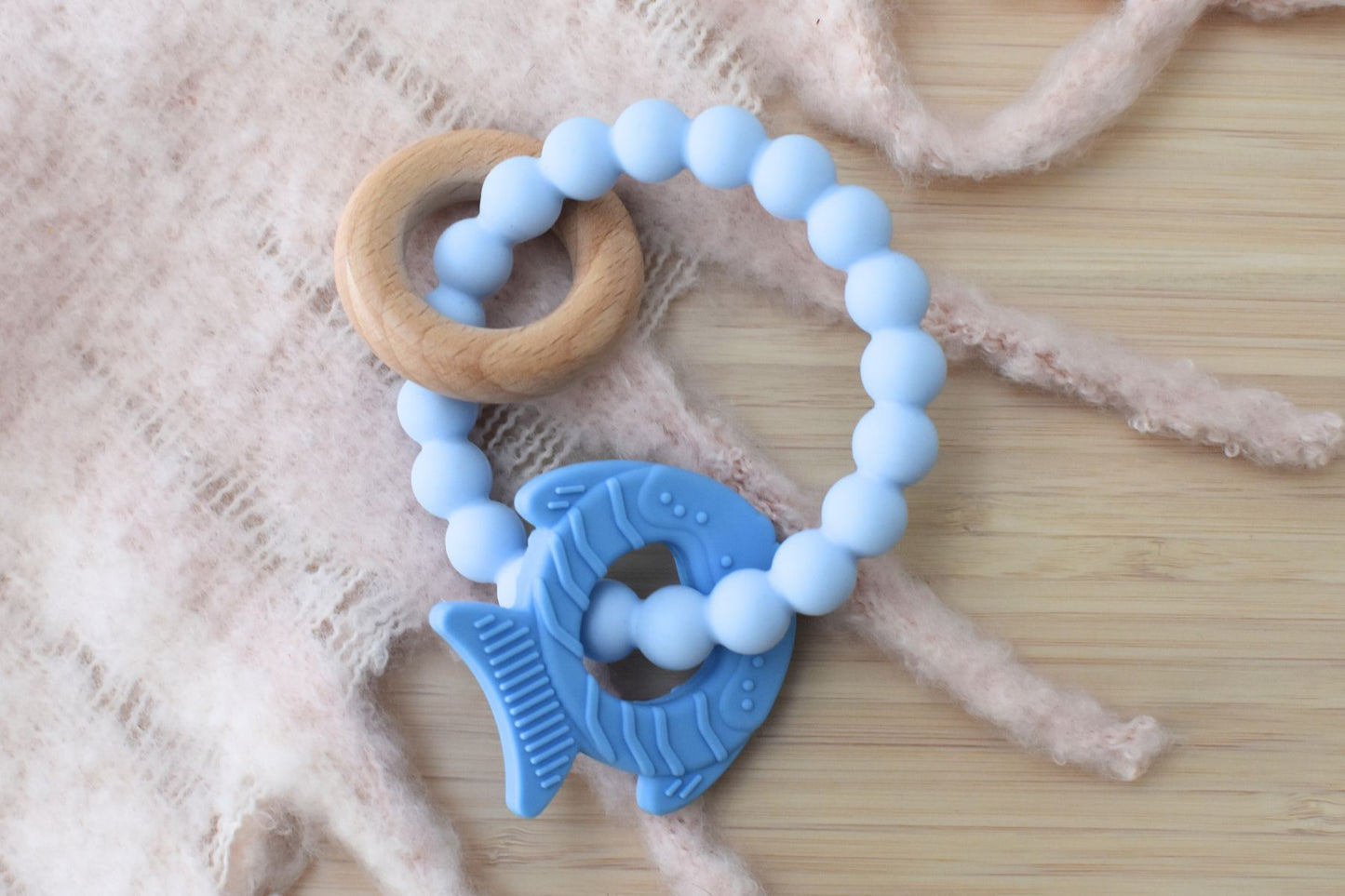 TEXTURED SILICONE FISH TEETHER-BLUE