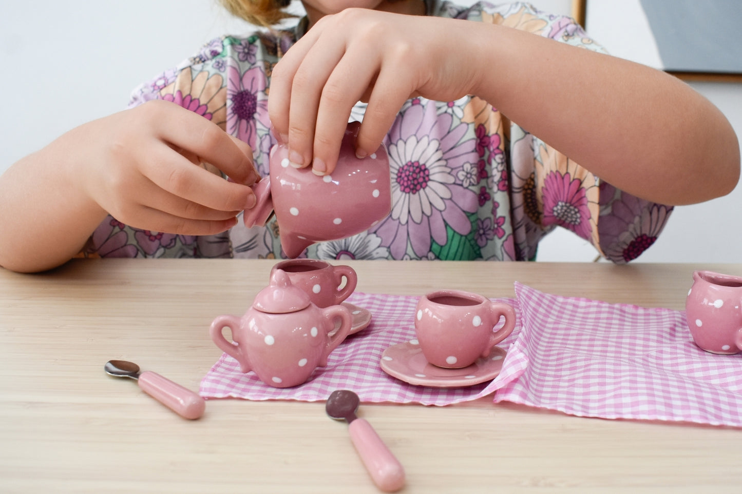 PINK POLKA DOT PORCELAIN TEA SET 13PCS