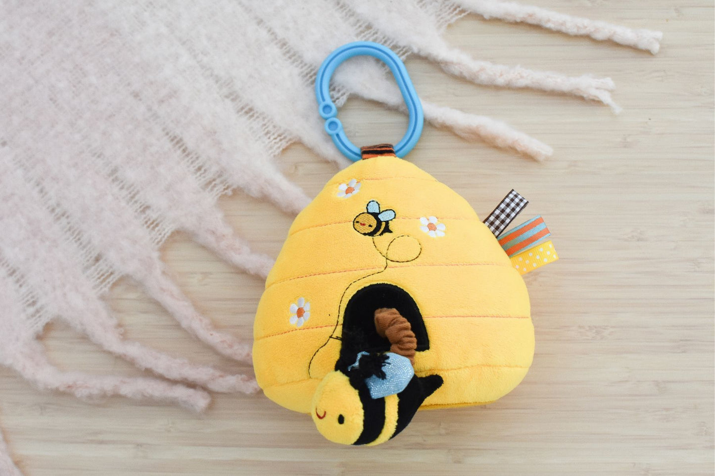 SNUGGLE BUDDY HUNNY BEE HIVE HANGER