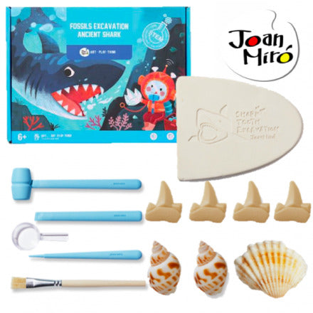 FOSSILS EXCAVATION KIT - SHARK