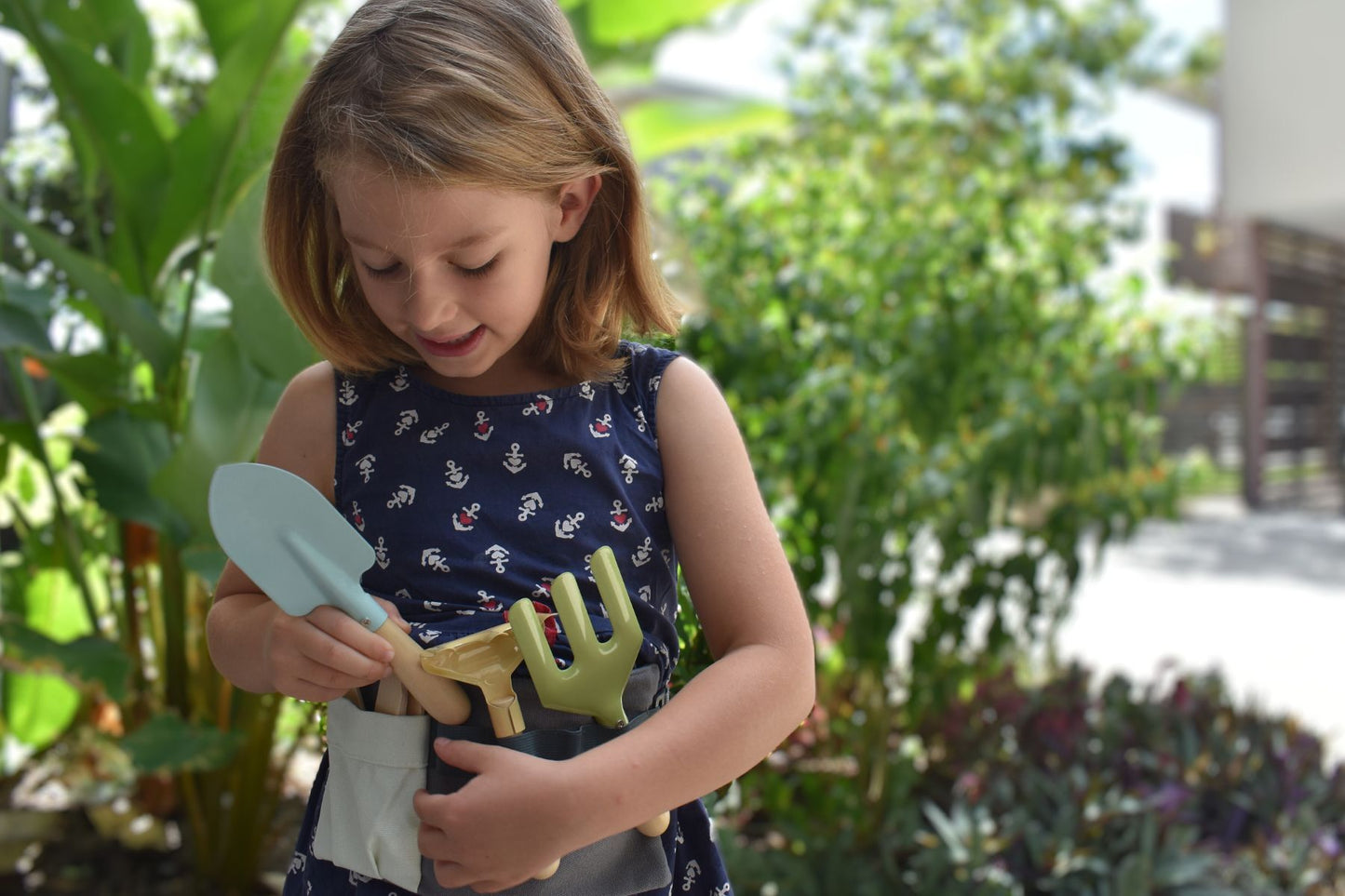 GARDEN BELT WITH TOOLS & NAME TAG