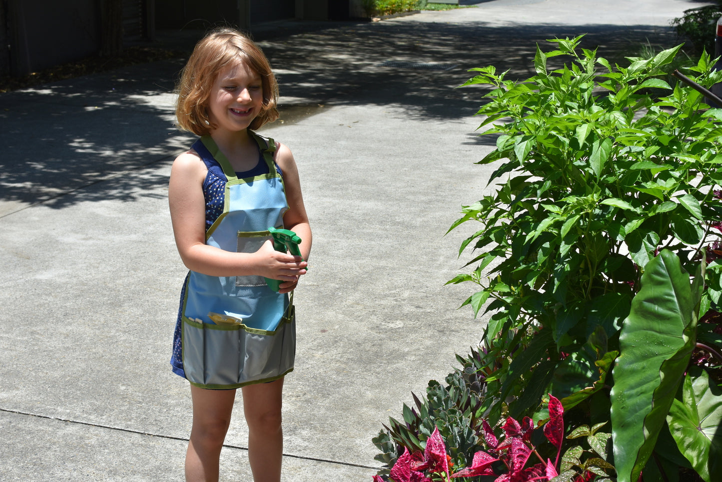 CALM & BREEZY KIDS GARDEN TOOL APRON