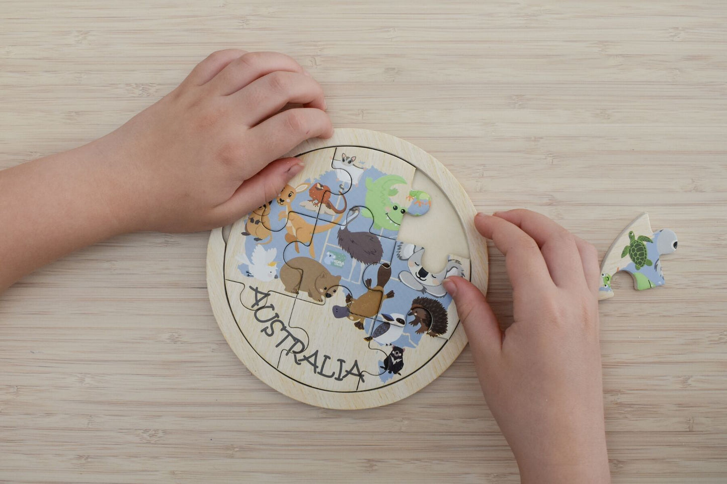 WOODEN 9PCS JIGSAW PUZZLE AUSTRALIAN ANIMAL MAP