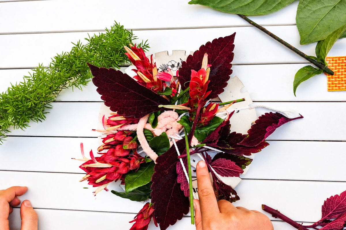 BUSH BLOOMS WEAVING SHAPES - CREATE WITH FLOWERS & LEAVES