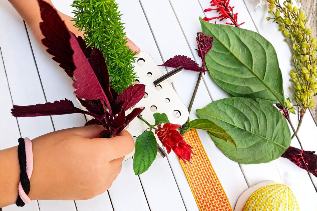 BUSH BLOOMS WEAVING SHAPES - CREATE WITH FLOWERS & LEAVES